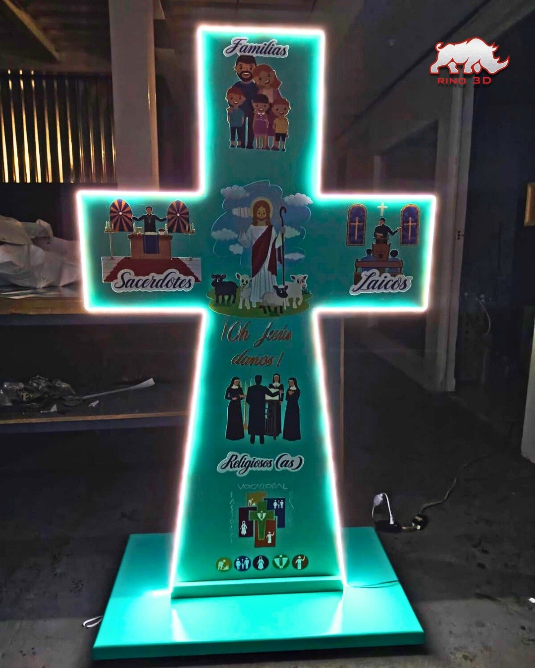 Tótem Cruz Luminosa LED Rino 3D